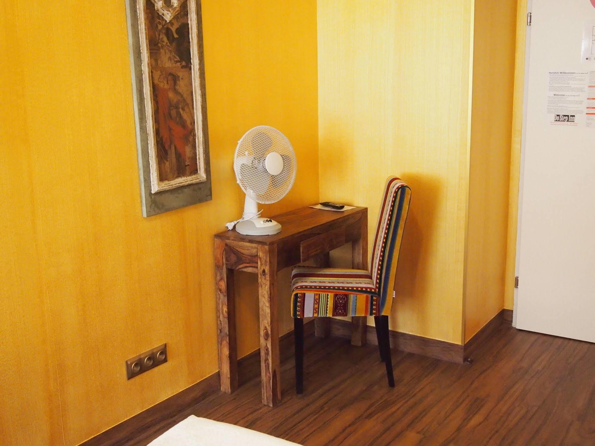 Do Step Inn Home - Hotel & Hostel เวียนนา ภายนอก รูปภาพ